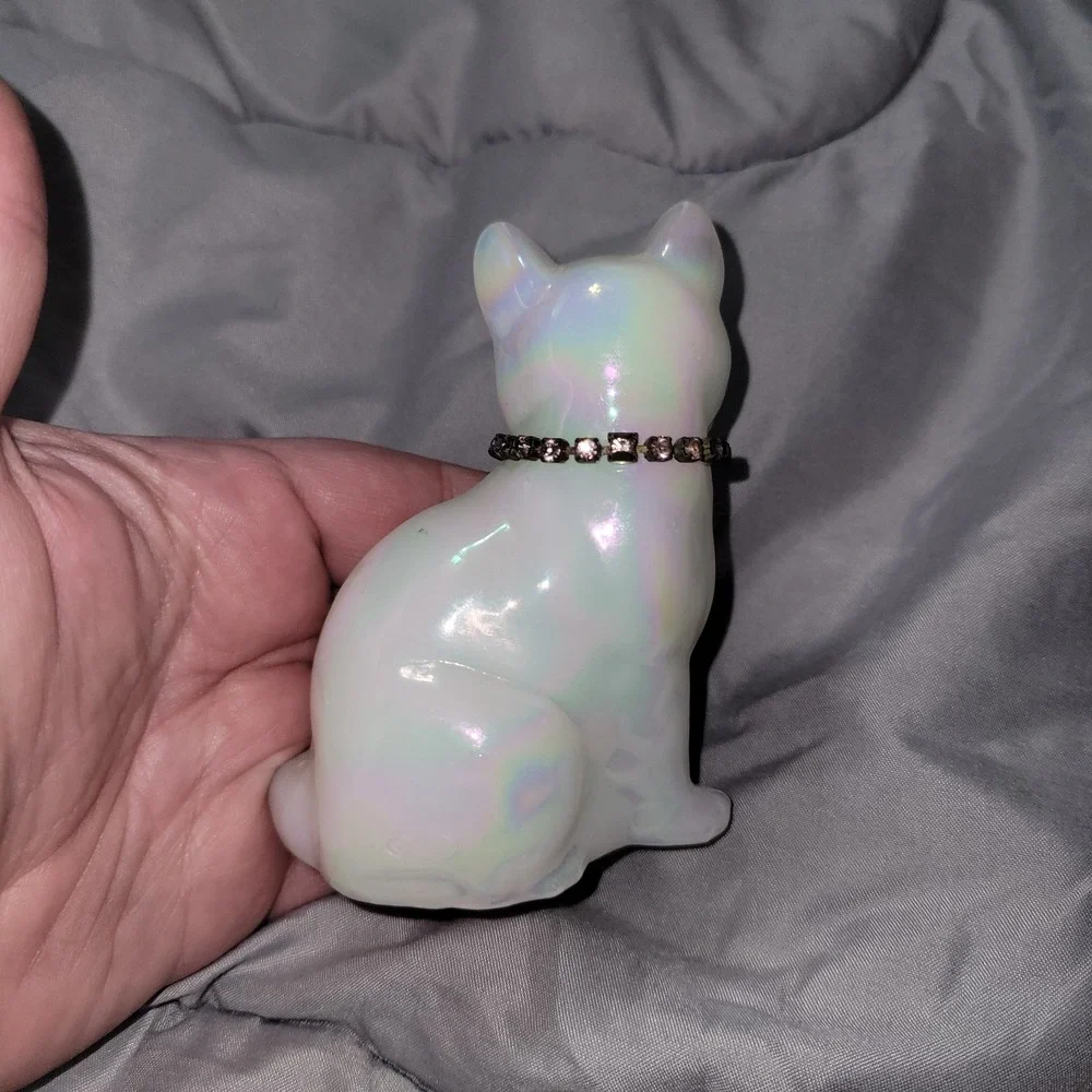 Fenton Irridescent Pearl White Cat Figurine Rhinestone Collar Signed